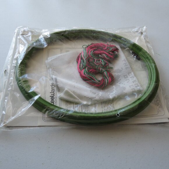 To Love Oval Sampler LeeWards Cross Stitch Kit With Frame #14-63090 - Picture 9 of 10